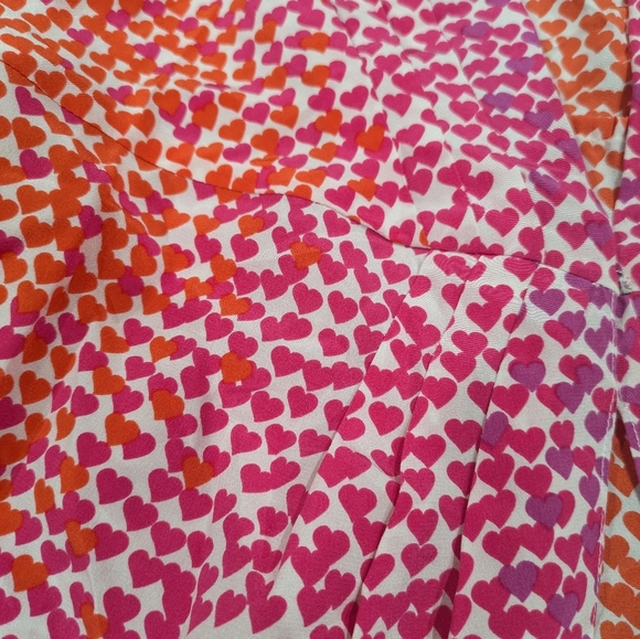 Valentine's 100% Silk Blouse - Picture 3 of 12